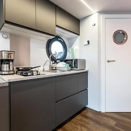 Alojamento de Turismo Selvagem Na Wodzie Topiko Czarter - Lesna Przystan *