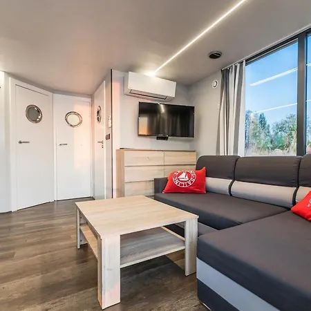 Na Wodzie Topiko Czarter - Lesna Przystan