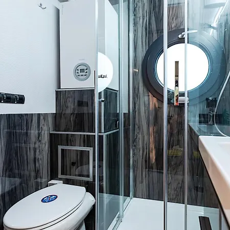 Alojamento de Turismo Selvagem Na Wodzie Topiko Czarter - Lesna Przystan Węgorzewo