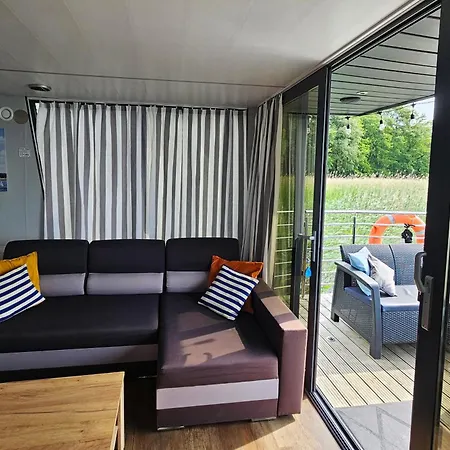 Alojamento de Turismo Selvagem Na Wodzie Topiko Czarter - Lesna Przystan Węgorzewo