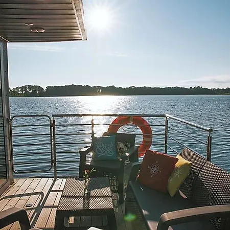 Alojamento de Turismo Selvagem Na Wodzie Topiko Czarter - Lesna Przystan